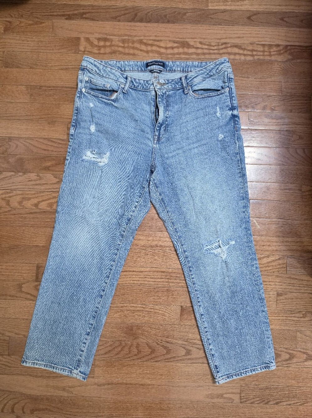 Aéropostale Mid Rise Ankle Straight Distressed Jeans - Light Wash, Size 18